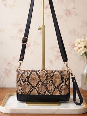 Unbranded convertible snake pattern black/tan/brown crossbody/clutch/wristlet